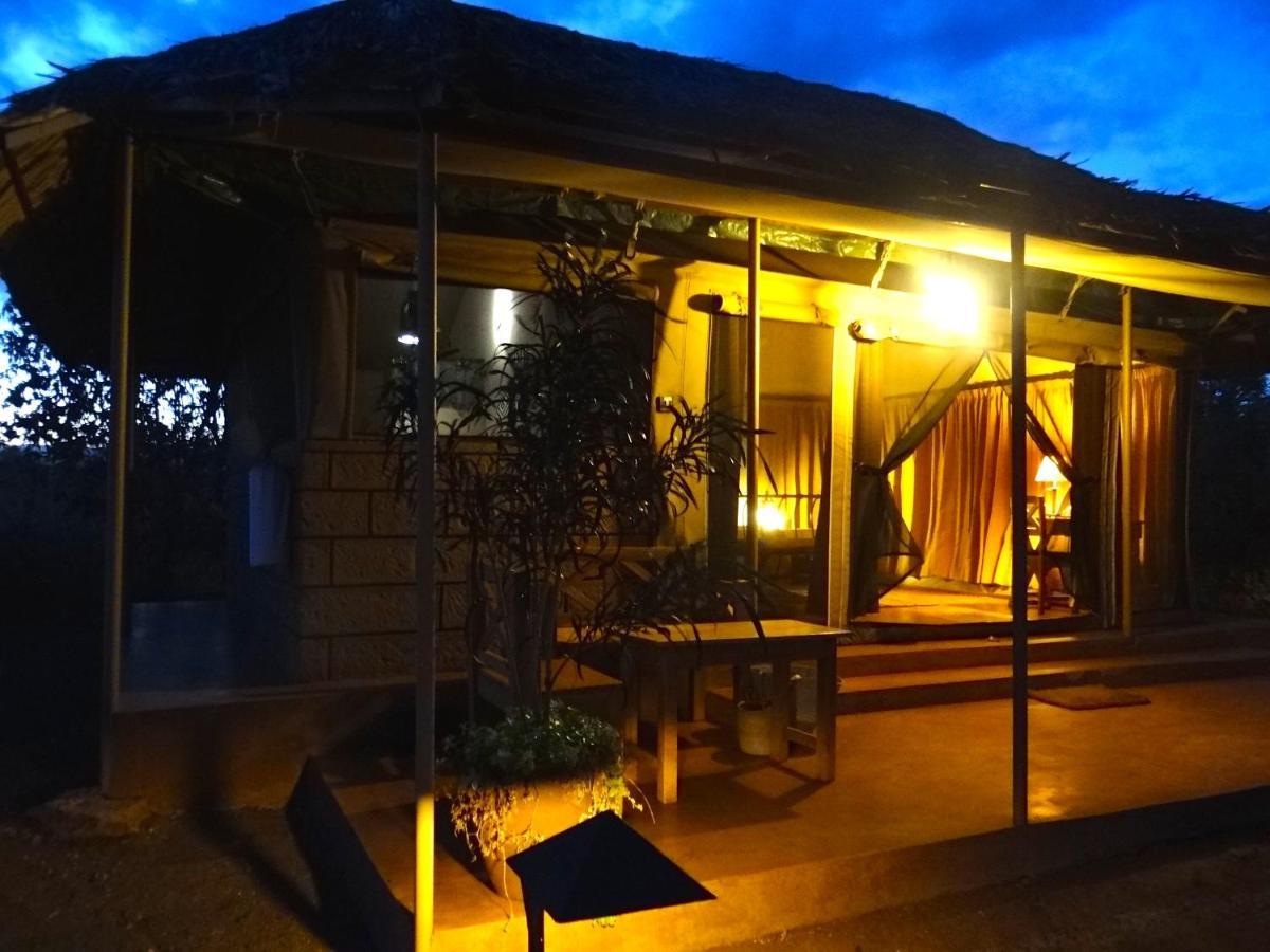 Ikweta Safari Camp Hotell Maua Exteriör bild